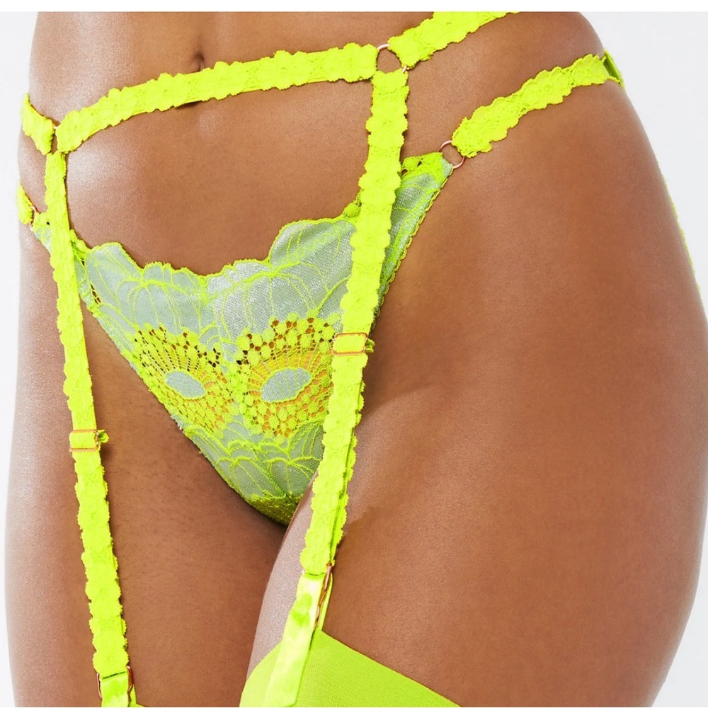 Perfect Poppy Lace Trim Garter Fuji Apple Green, size M/L